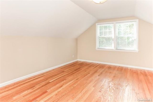 6 Oakstwain Road, Scarsdale, NY 10583