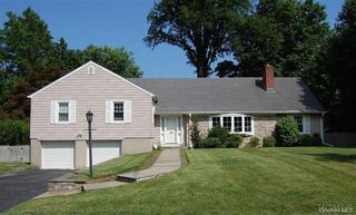 6 Oakstwain Road, Scarsdale, NY 10583