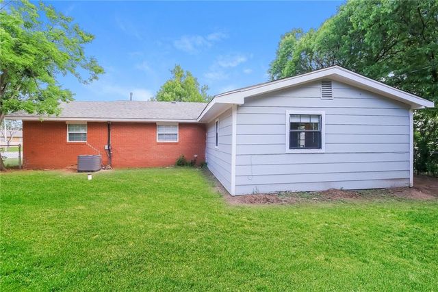 1153 Elmhurst Street, Moore, OK 73160