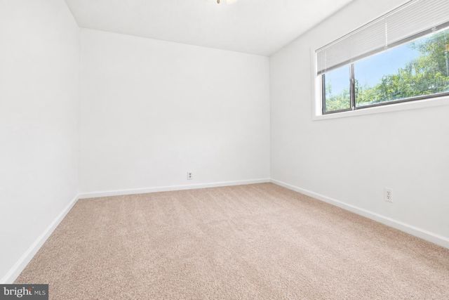 7 GEORGETOWN RD, Lindenwold, NJ 08021