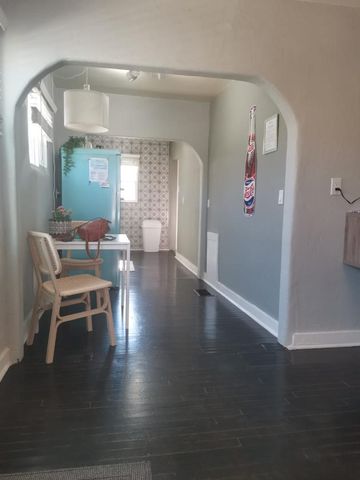 201 Pine Street SE, Albuquerque, NM 87106