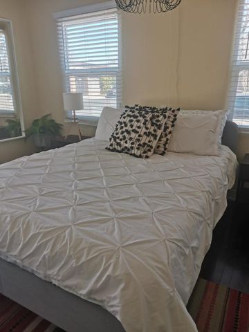 201 Pine Street SE, Albuquerque, NM 87106