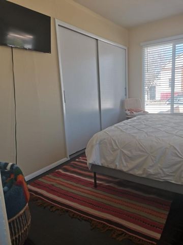 201 Pine Street SE, Albuquerque, NM 87106