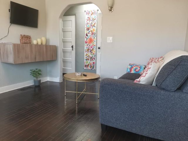 201 Pine Street SE, Albuquerque, NM 87106