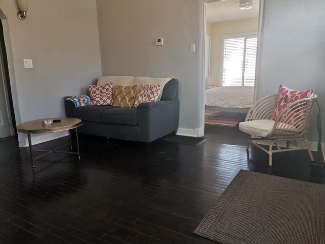 201 Pine Street SE, Albuquerque, NM 87106