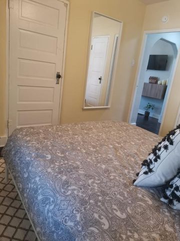 201 Pine Street SE, Albuquerque, NM 87106