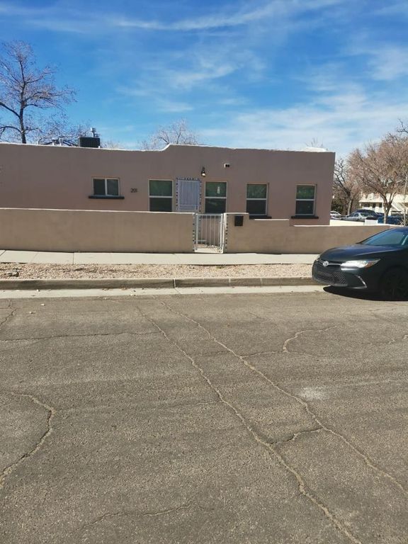 201 Pine Street SE, Albuquerque, NM 87106