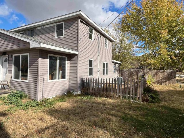 800 NE Nelson Avenue, Independence, IA 50644