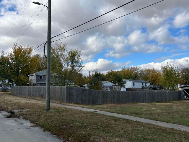 800 NE Nelson Avenue, Independence, IA 50644