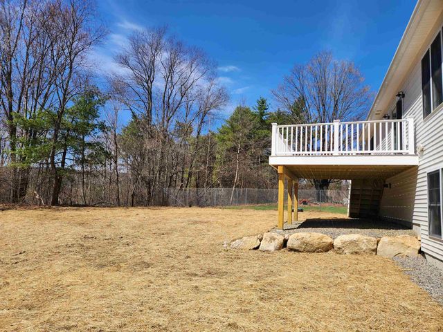 27 RiverView Road, Newport, NH 03773