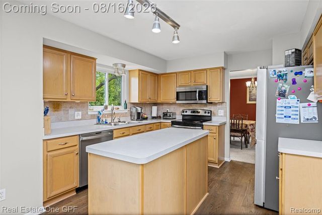 8922 Redstone Drive, Pinckney, MI 48169