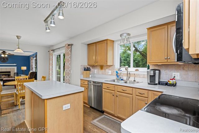 8922 Redstone Drive, Pinckney, MI 48169
