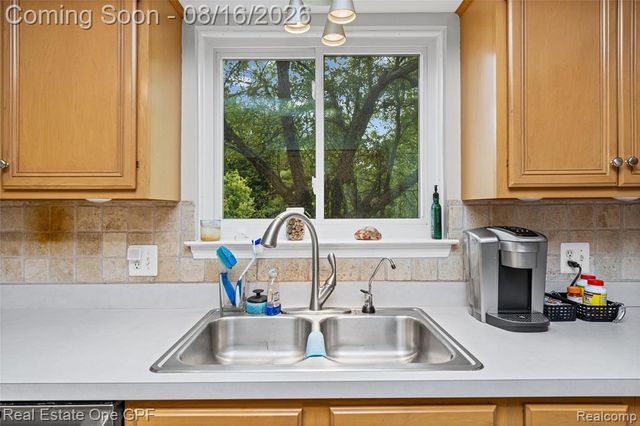 8922 Redstone Drive, Pinckney, MI 48169