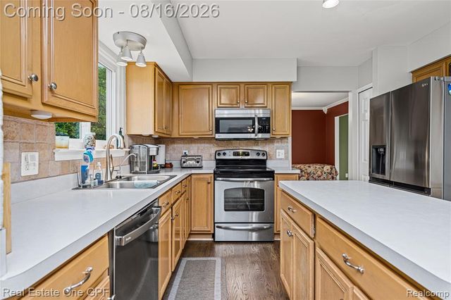 8922 Redstone Drive, Pinckney, MI 48169