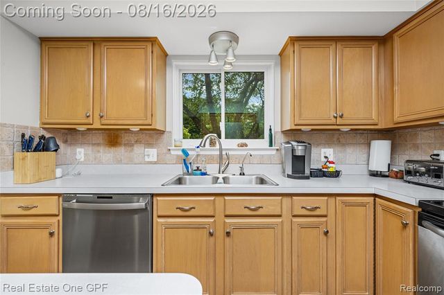 8922 Redstone Drive, Pinckney, MI 48169