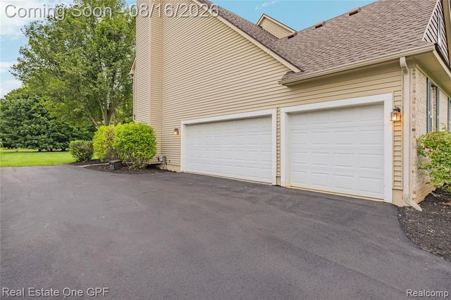 8922 Redstone Drive, Pinckney, MI 48169