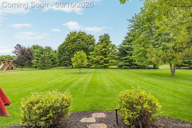 8922 Redstone Drive, Pinckney, MI 48169