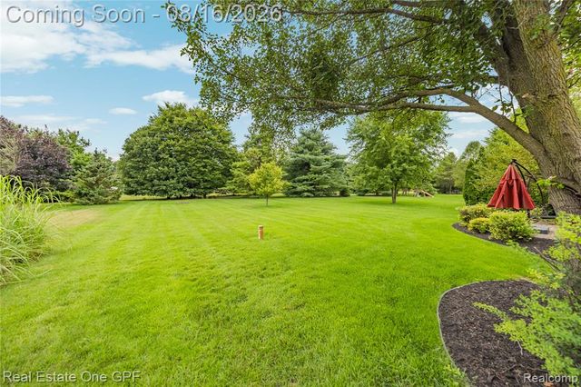 8922 Redstone Drive, Pinckney, MI 48169