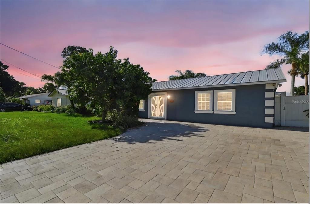 8708 THORNWOOD LANE, Tampa, FL 33615