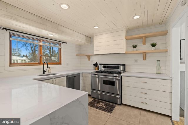 209 FRONT ST, Mt Holly, NJ 08060