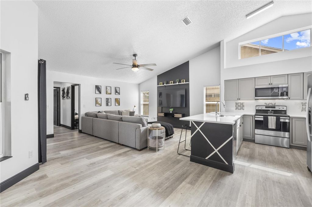 Image 20 of property listing at 9331 PONTIAC DRIVE, Tampa, FL 33626