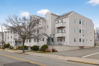 624 Boston Ave 9F, Medford, MA 02155