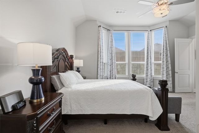 1915 Hillside Court, Van Alstyne, TX 75495