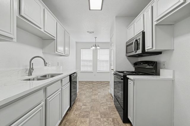 221 Los Angeles Drive, Glenn Heights, TX 75154