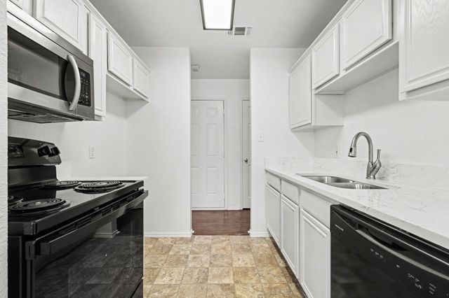221 Los Angeles Drive, Glenn Heights, TX 75154