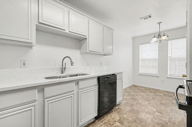 221 Los Angeles Drive, Glenn Heights, TX 75154