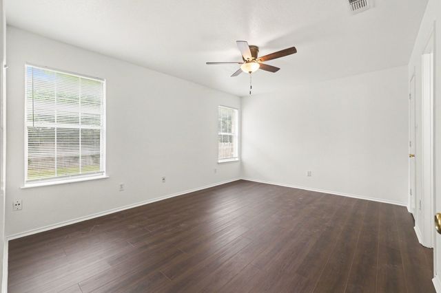 221 Los Angeles Drive, Glenn Heights, TX 75154