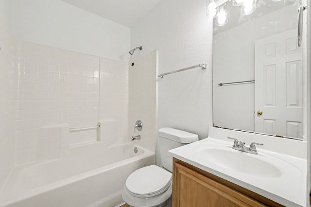 221 Los Angeles Drive, Glenn Heights, TX 75154
