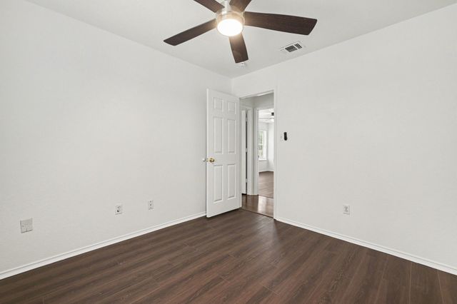 221 Los Angeles Drive, Glenn Heights, TX 75154