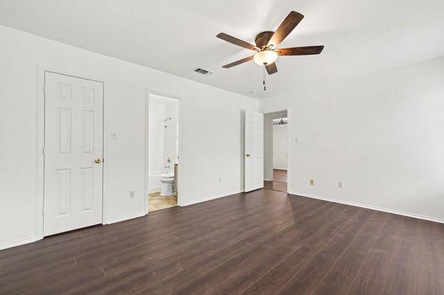 221 Los Angeles Drive, Glenn Heights, TX 75154