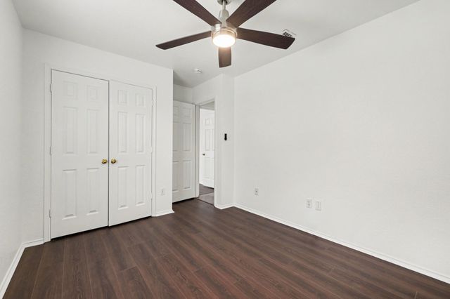 221 Los Angeles Drive, Glenn Heights, TX 75154