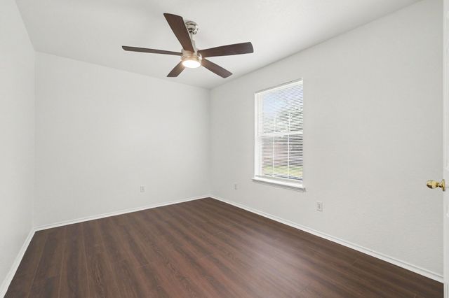 221 Los Angeles Drive, Glenn Heights, TX 75154