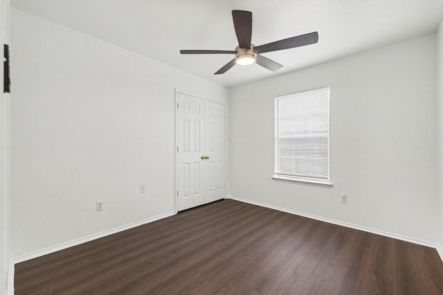 221 Los Angeles Drive, Glenn Heights, TX 75154