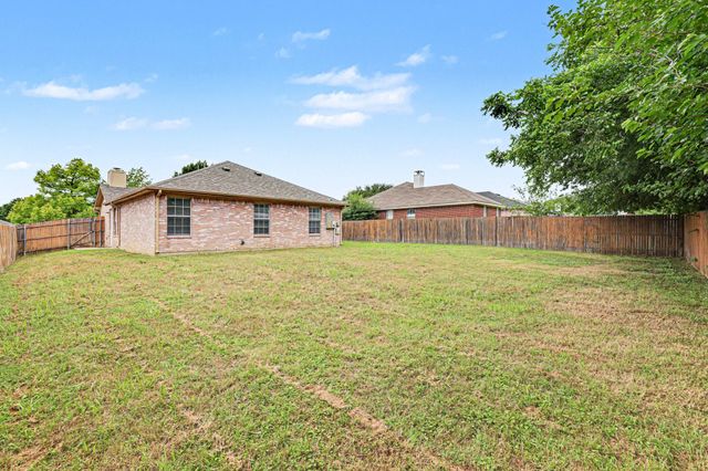 221 Los Angeles Drive, Glenn Heights, TX 75154
