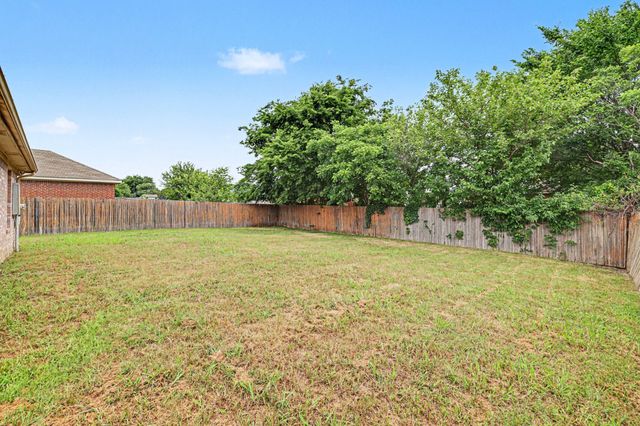 221 Los Angeles Drive, Glenn Heights, TX 75154