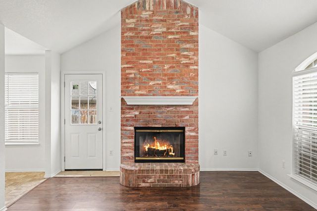 221 Los Angeles Drive, Glenn Heights, TX 75154