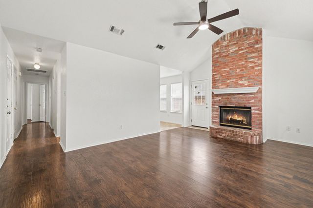 221 Los Angeles Drive, Glenn Heights, TX 75154