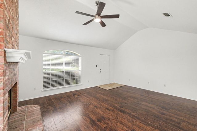 221 Los Angeles Drive, Glenn Heights, TX 75154