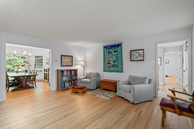 8 Friendship Lane, Buzzards Bay, MA 02532