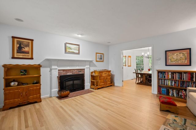 8 Friendship Lane, Buzzards Bay, MA 02532
