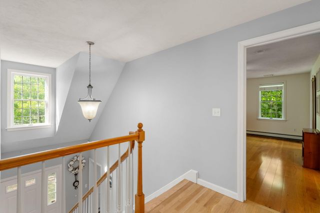 8 Friendship Lane, Buzzards Bay, MA 02532