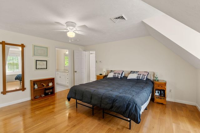 8 Friendship Lane, Buzzards Bay, MA 02532