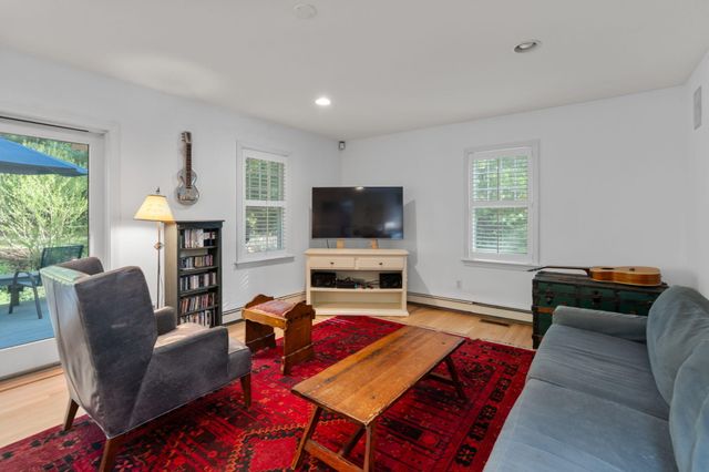 8 Friendship Lane, Buzzards Bay, MA 02532