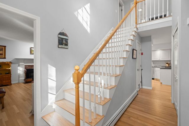8 Friendship Lane, Buzzards Bay, MA 02532