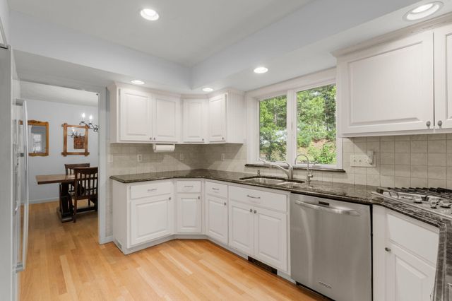 8 Friendship Lane, Buzzards Bay, MA 02532