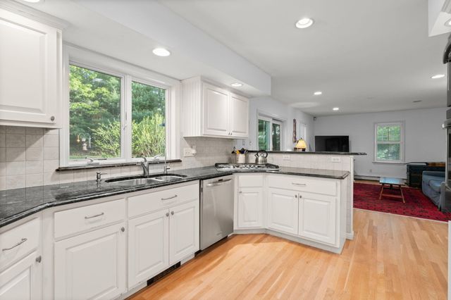8 Friendship Lane, Buzzards Bay, MA 02532